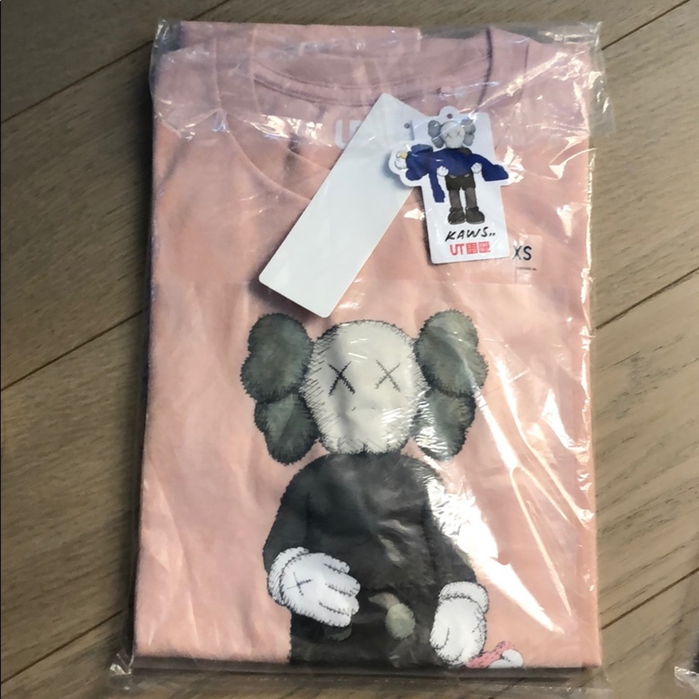 uniqlo x kaws t-shirt